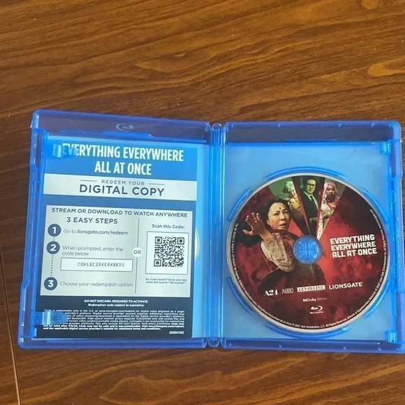 Blue-Ray DVD Everything Everywhere All At Once - Picture 3 of 3